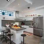Kokinogremos Villa *