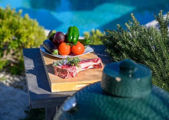 Kokinogremos Villa *