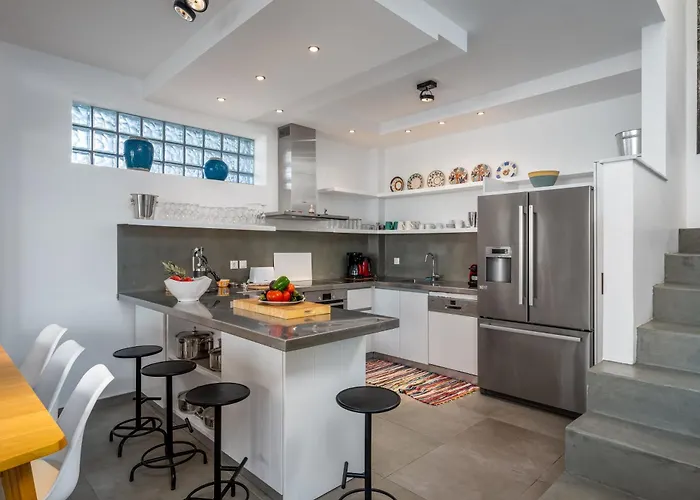 Kokinogremos Villa *