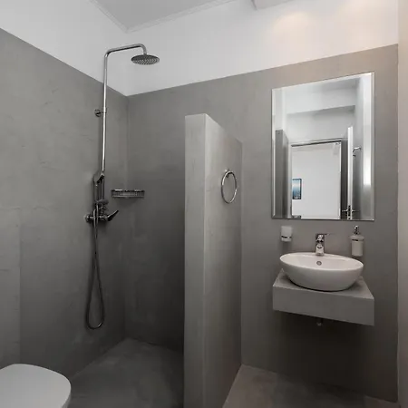 Kokinogremos Villa *