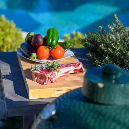 Kokinogremos Villa *