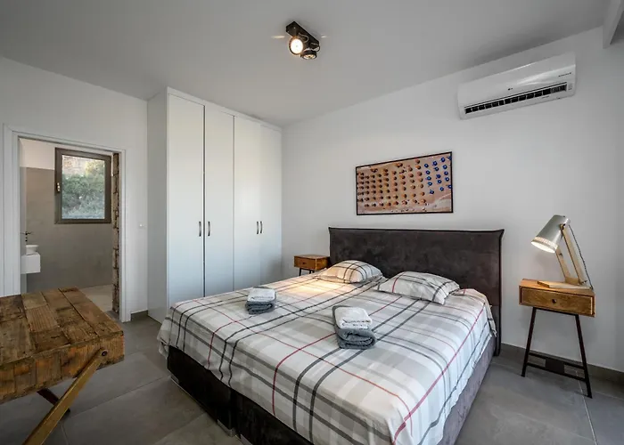 Kokinogremos Βίλα