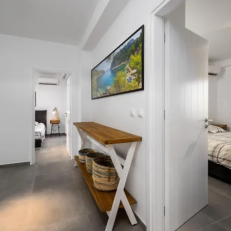 Kokinogremos * Καλυθιές