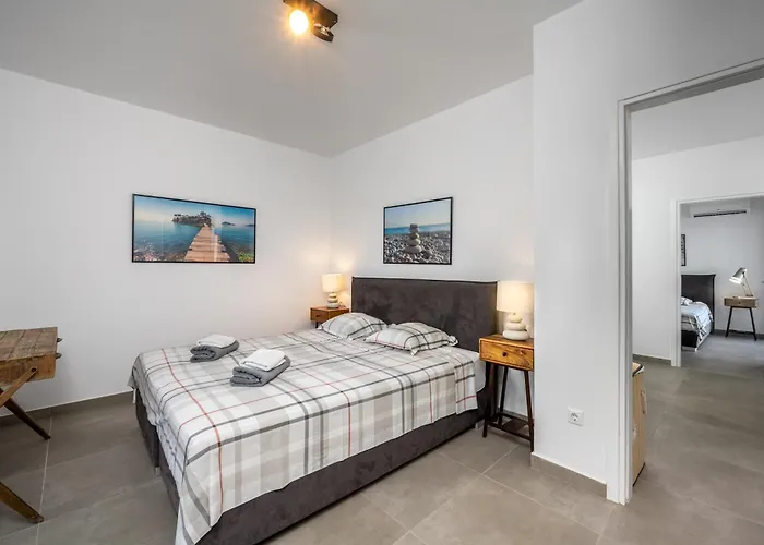 فيلة Kokinogremos Kalithies